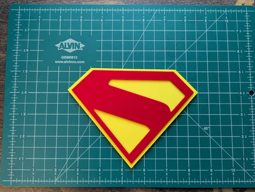 Superman 2025 emblema petto
